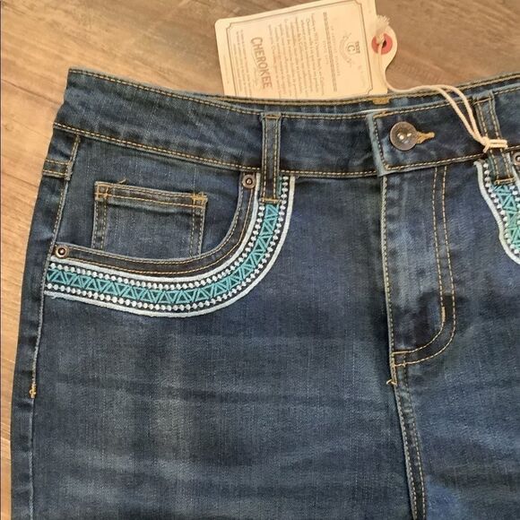 Cherokee...Cuffed Leg Shorts   - Picture 3 of 3